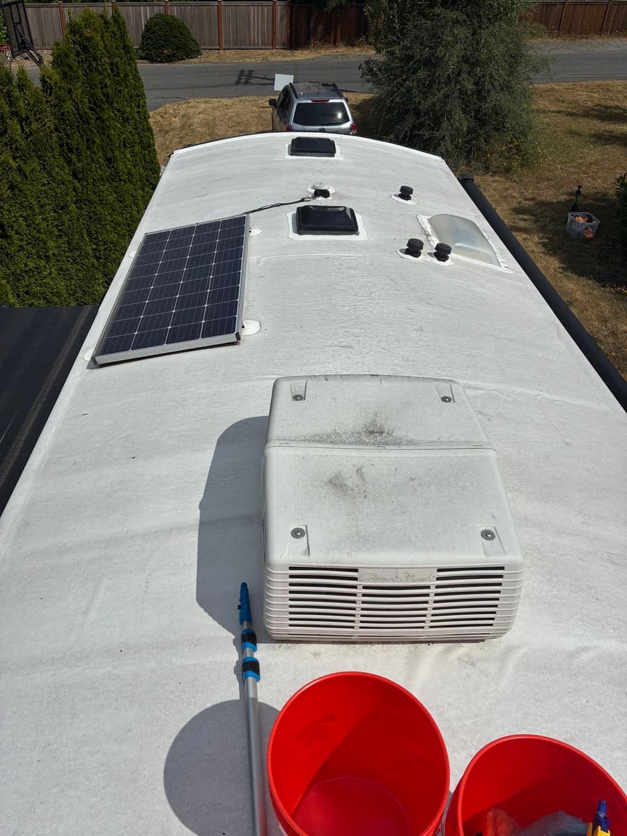 RV roof before cleaning